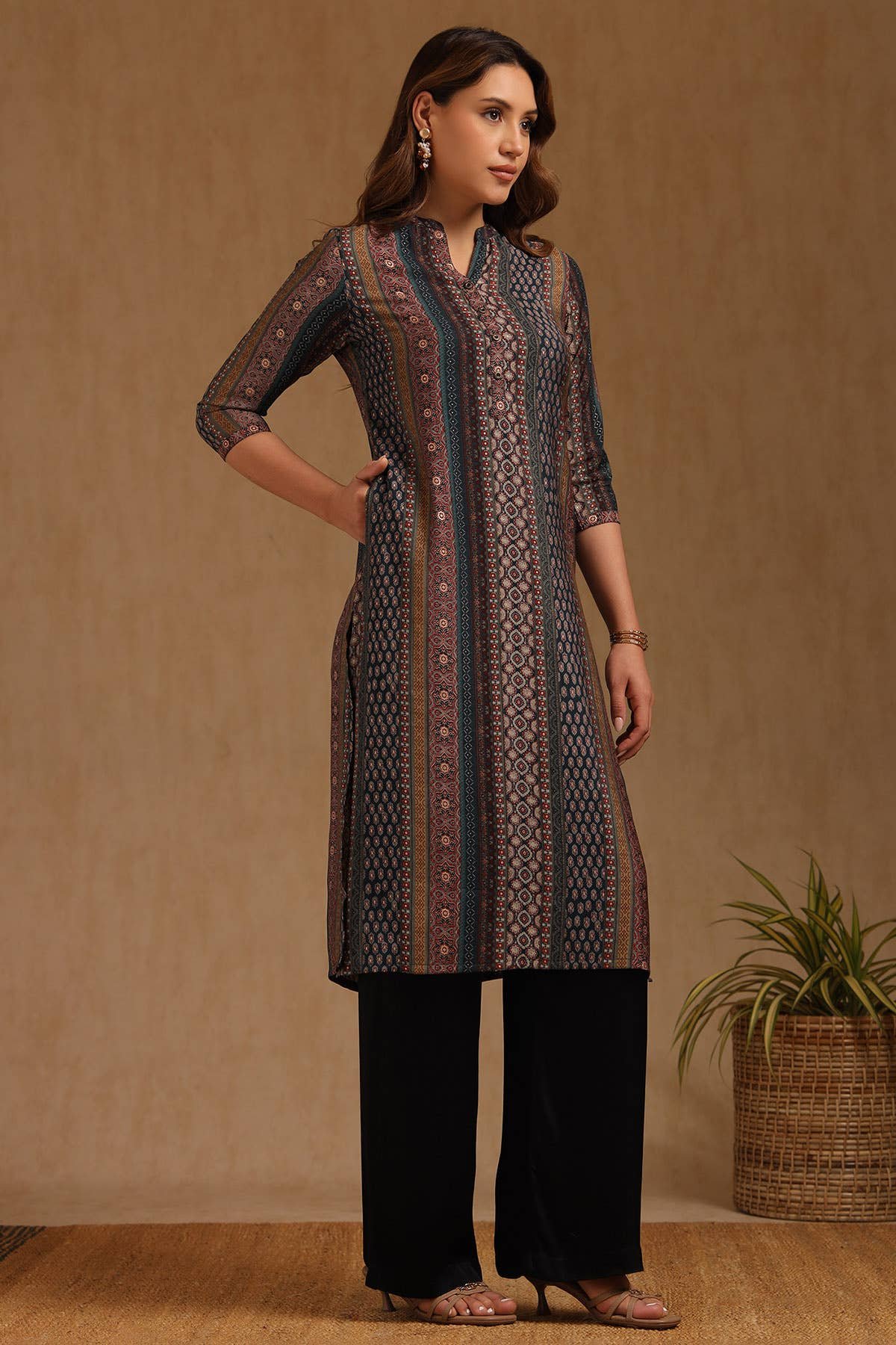 Teal Muslin Ethnic Motifs Kurta - View 2