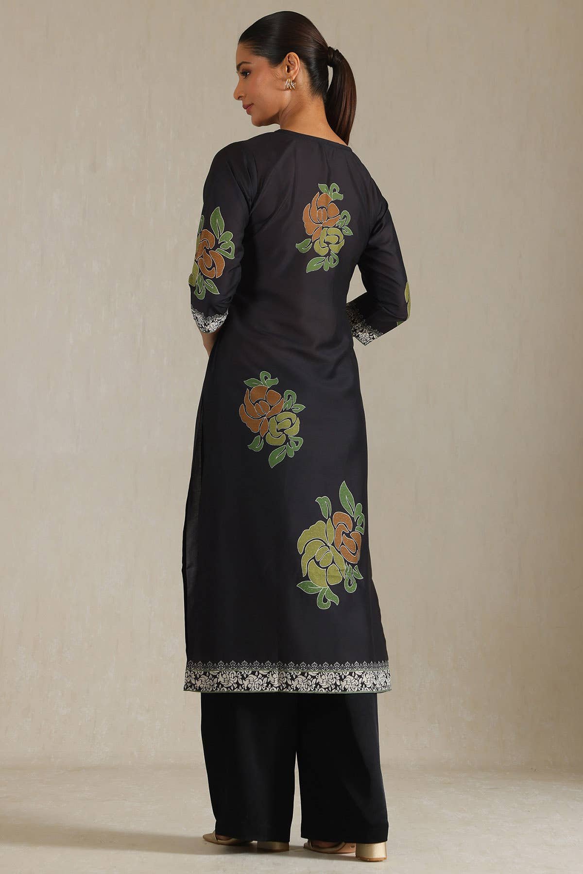 Black Muslin Botanical Print Kurta - View 2