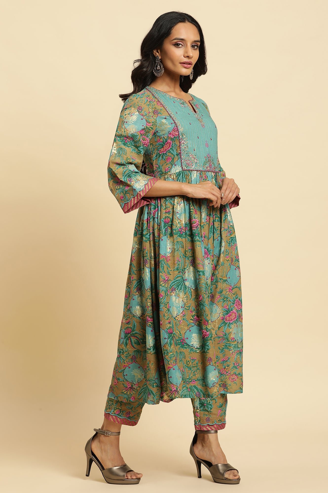 Brown Floral Printed Kurta, Pant And Dupatta Set - View 4