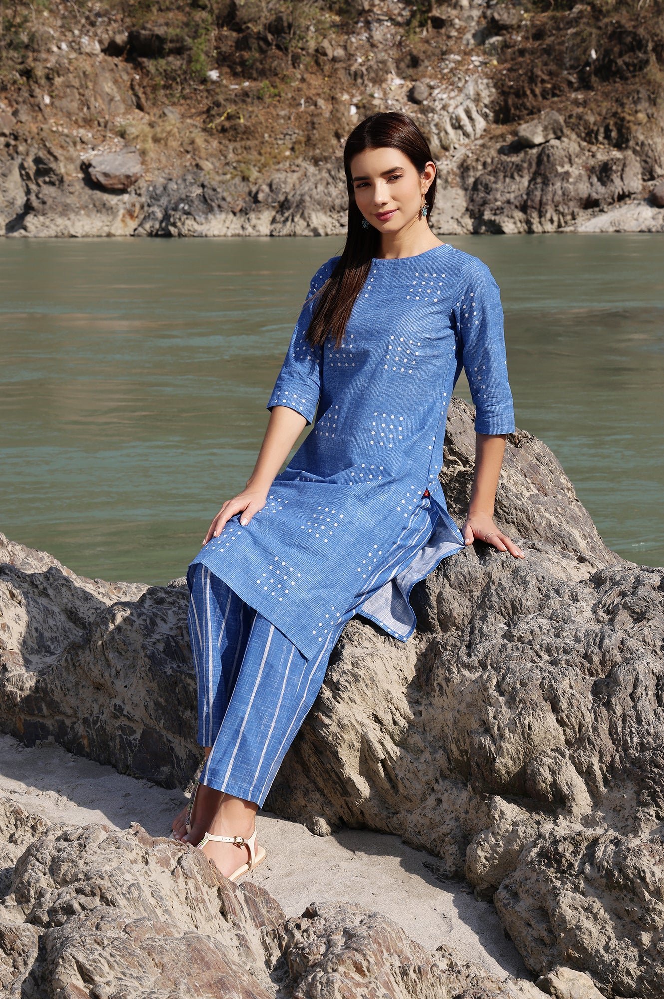 Blue Polka Dot Printed Pure Cotton Straight Kurta and Pants Co-ord Set - View 6