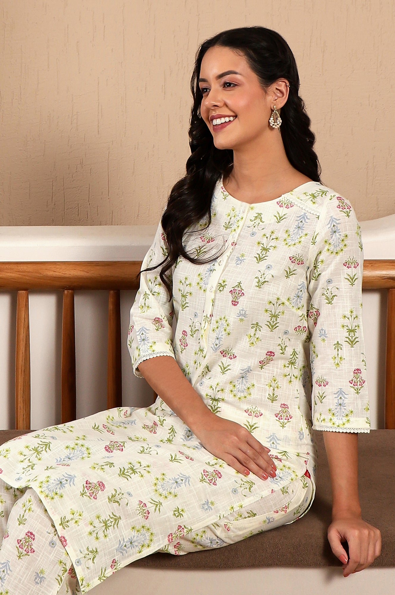 White Floral Printed Pure Cotton Straight Kurta and Pants Co-ord Set - View 6