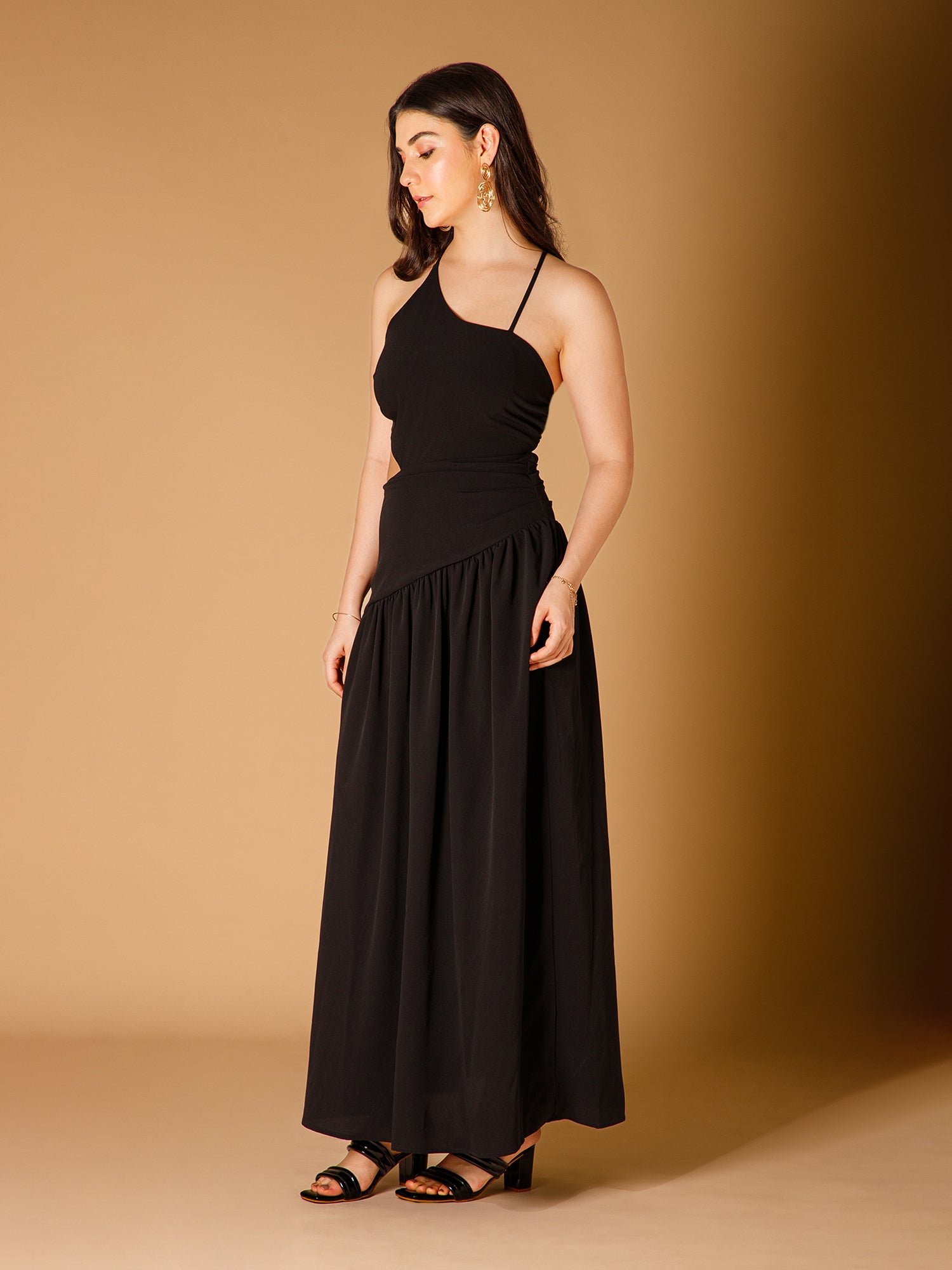 Black Solid Shoulder Straps Flared Sexy Maxi Dress - View 2